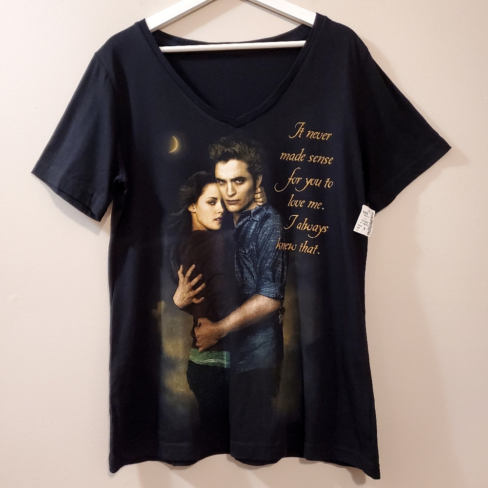 Twilight Saga - New Moon - Bella and Edward Graphic Tee  (NWT)